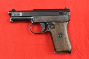 #681 PISTOLET MAUSER 1910 kal. 6,35 mm, OKŁADZINY DREWNIANE