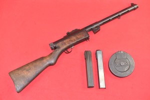#8277 PISTOLET SUOMI KP/-31, Kal.9x19
