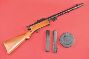 #8279 PISTOLET SUOMI KP/-31, Kal.9x19