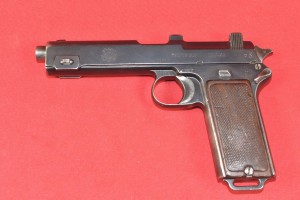 #8574 PISTOLET STEYR M1911, CHILE, Kal. 9x23 Steyr
